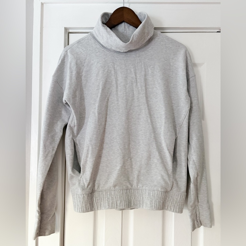 Lululemon Gray Turtleneck Sweatshirt With Kangaroo Pocket Size 6 EUC